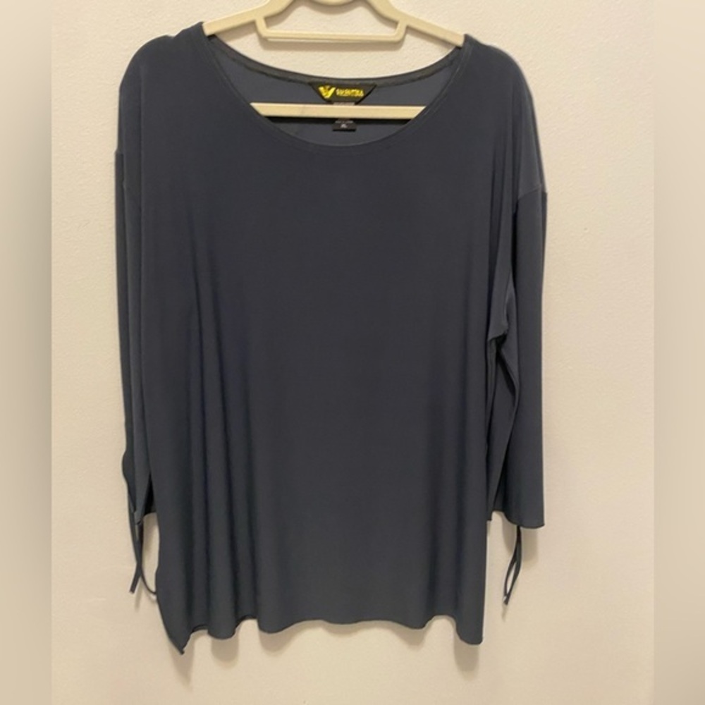 Valentina ladies XL medium Gray blouse. In very good condition. Ties on sleeves